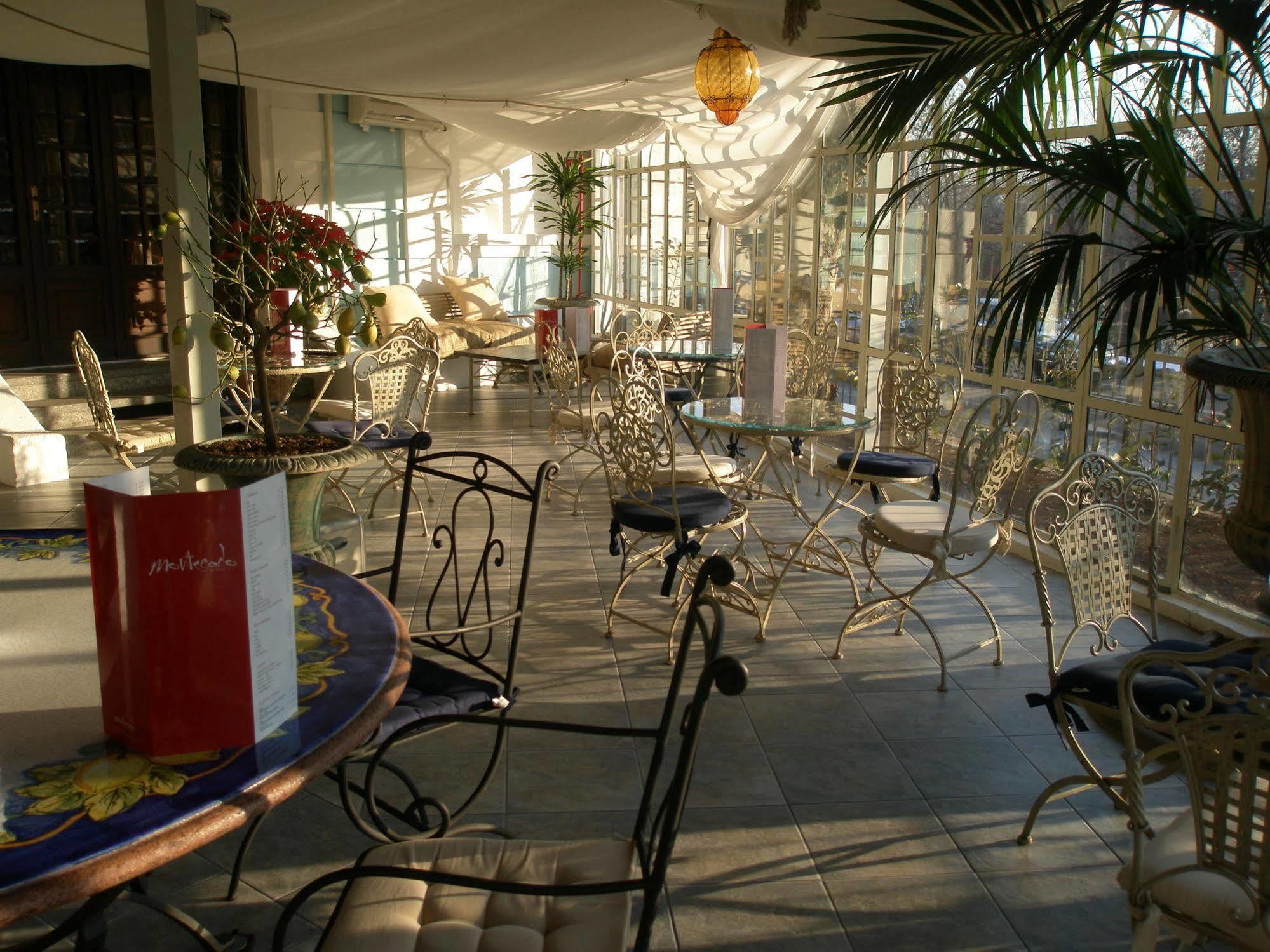 Hotel Montecarlo Castellanza Exterior foto